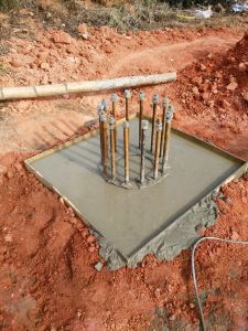 在高土壤电阻率地区，降低防直击雷接地装置的接地电阻，宜采用什么方法？