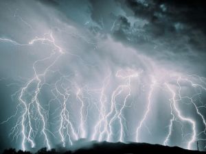 雷电是否也有有益于人类的方面？能给人类带来哪些好处？