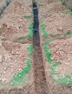 如何对运行中的接地装置进行安全检查?